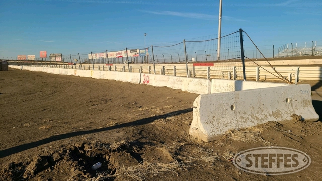 (35) Concrete Jersey Barriers, 10'